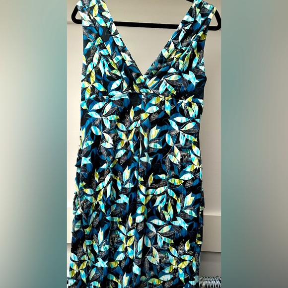 Connected Apparel V Cut Body Con Dress.  Size 12 - Picture 2 of 2